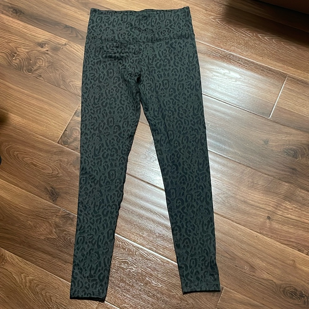 Women’s leggings size medium NWOT